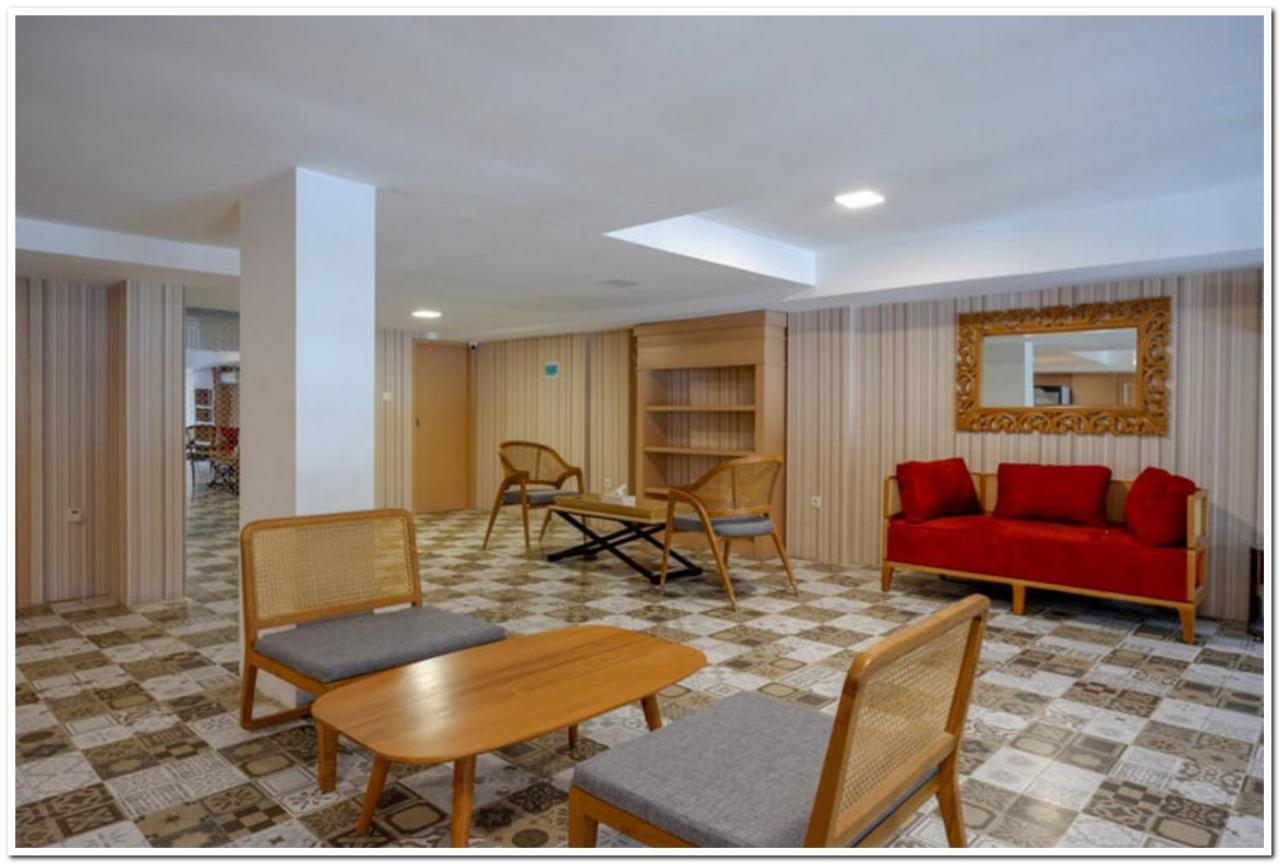 เรดดอร์ซ พลัส @ มาดูโกโร รายา เซมารัง Hotel เซอมารัง ภายนอก รูปภาพ